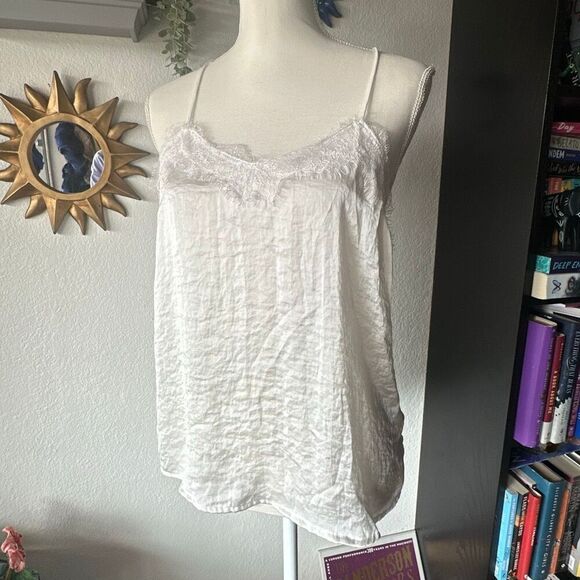 Nine West Tops - Nine West Size Small Satin / Silky blouse spaghetti strap lace appliqué